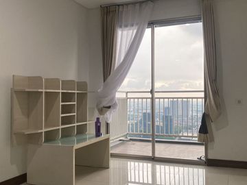DISEWAKAN UNIT APARTEMEN RAPI  FULL FURNISH LOKASI SUPER STRATEGIS!