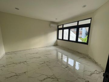 Jual Rumah Mewah Menteng SHM LT 795 m² Baru Renovasi Harga 54 M