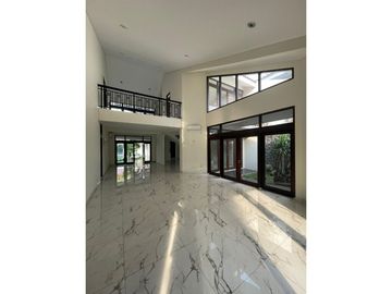 Jual Rumah Mewah Menteng SHM LT 795 m² Baru Renovasi Harga 54 M