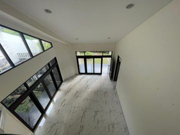 Jual Rumah Mewah Menteng SHM LT 795 m² Baru Renovasi Harga 54 M