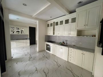 Jual Rumah Mewah Menteng SHM LT 795 m² Baru Renovasi Harga 54 M