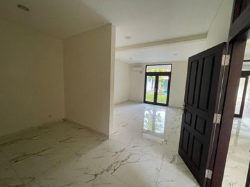 Jual Rumah Mewah Menteng SHM LT 795 m² Baru Renovasi Harga 54 M