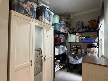 Rumah DE MANSION ALAM SUTERA Full Furnished 3 Lantai shm bisa kpr