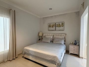 Rumah DE MANSION ALAM SUTERA Full Furnished 3 Lantai shm bisa kpr