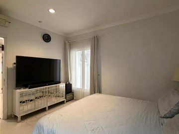 Rumah DE MANSION ALAM SUTERA Full Furnished 3 Lantai shm bisa kpr