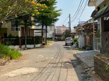 Dijual Rumah Ex-Resto (16X15m) SHM Hadap Selatan di BSD Sektor 1.4 Griya Loka