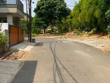 Dijual Rumah Ex-Resto (16X15m) SHM Hadap Selatan di BSD Sektor 1.4 Griya Loka