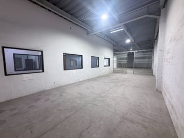 2 UNIT GUDANG SUDAH DIJEBOL Komplek Duta Indah Iconic - Tangerang SIAP PAKAI