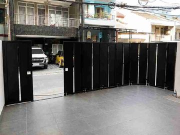 Dijual Rumah Baru Posisi Hook 3 Lantai Bebas Banjir di Taman Ratu