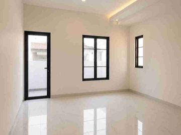 Dijual Rumah Baru Posisi Hook 3 Lantai Bebas Banjir di Taman Ratu