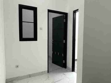 Dijual Rumah Baru Posisi Hook 3 Lantai Bebas Banjir di Taman Ratu