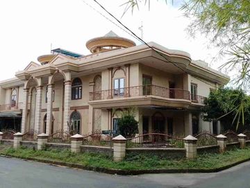 Villa Hook Polonia Komplek Malibu Indah