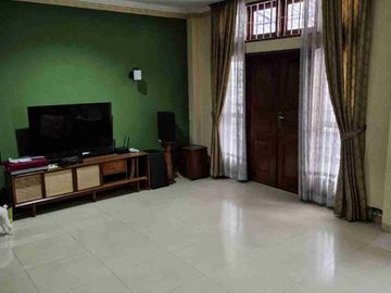 rumah cocok untuk usaha radio dalam dekat pondok indah