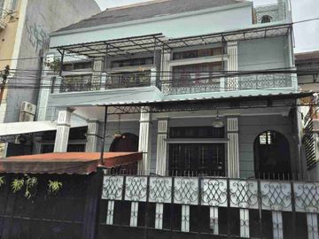 rumah cocok untuk usaha radio dalam dekat pondok indah