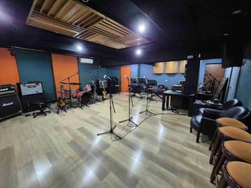 rumah cocok untuk usaha radio dalam dekat pondok indah