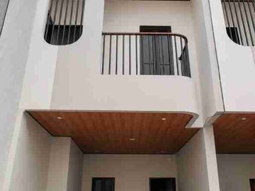 JUAL RUMAH READY SIAP HUNI TEMPAT STRATEGIS MATRAMAN JAKARTA TIMUR