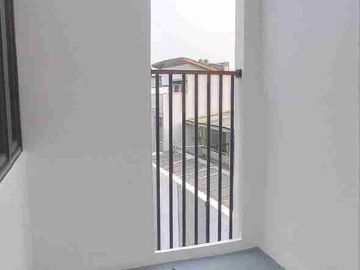 JUAL RUMAH READY SIAP HUNI TEMPAT STRATEGIS MATRAMAN JAKARTA TIMUR