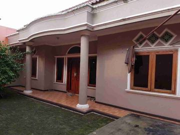 Di jual cepat  rumah cantik Siap Huni  di Boulevard Citra Grand