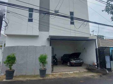 Rumah Baru Cantik Hook di Daerah Tebet Jakarta Selatan dengan Akses 2 mobil