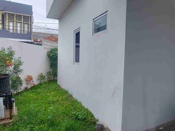 Rumah Baru Cantik Hook di Daerah Tebet Jakarta Selatan dengan Akses 2 mobil
