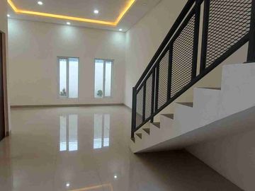 Rumah Baru Cantik Hook di Daerah Tebet Jakarta Selatan dengan Akses 2 mobil