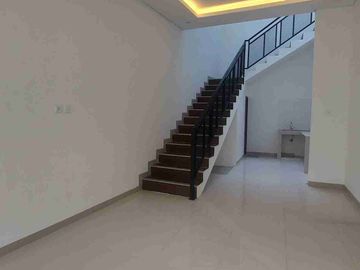 Rumah Baru Cantik Hook di Daerah Tebet Jakarta Selatan dengan Akses 2 mobil