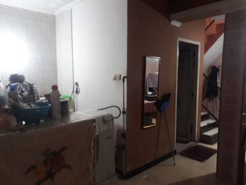 Luas 108 Meter Rumah 3 Lantai di Cimone Permai