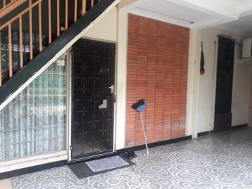 Luas 108 Meter Rumah 3 Lantai di Cimone Permai