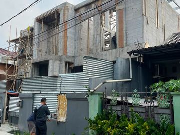 Rumah Baru dijual Posisi Hoek, Model American classic di PESANGGRAHAN PETUKANGAN SELATAN