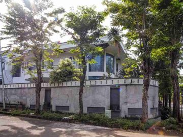 DIJUAL – Rumah Mewah Hook 2 Lantai di Intercon, Jakarta Barat 🏠✨