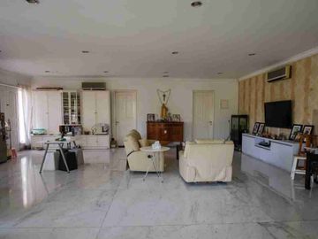 DIJUAL – Rumah Mewah Hook 2 Lantai di Intercon, Jakarta Barat 🏠✨