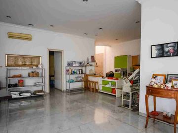 DIJUAL – Rumah Mewah Hook 2 Lantai di Intercon, Jakarta Barat 🏠✨