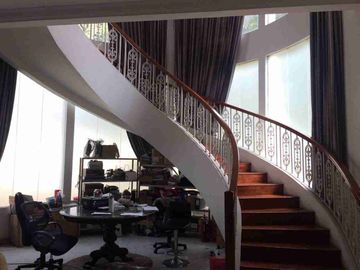 DIJUAL – Rumah Mewah Hook 2 Lantai di Intercon, Jakarta Barat 🏠✨