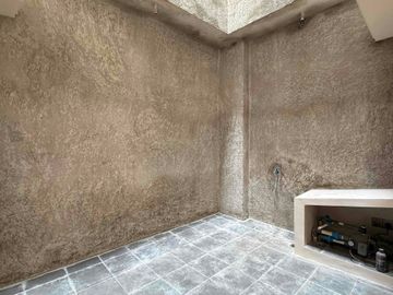 Eropa Klasik 3 Lantai di Jagakarsa dekat Tol Andara dan Brigif