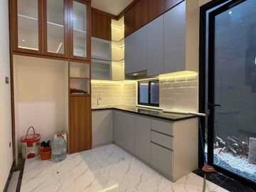 Modern Kontemporer 3 Lantai di Jagakarsa dekat Tol Andara