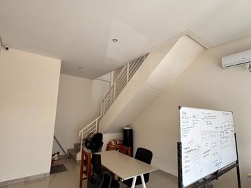 Ruko disewakan di pisa grande gading serpong 2 lantai siap pakai bisa nego