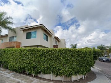 CASA EN JURIQUILLA , QUERETARO!!!