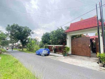 DIJUAL RUMAH DAN JOGLO KAYU JATI BARAT KAMPUS UII KALIURANG
