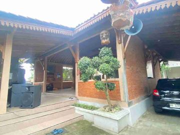 DIJUAL RUMAH DAN JOGLO KAYU JATI BARAT KAMPUS UII KALIURANG