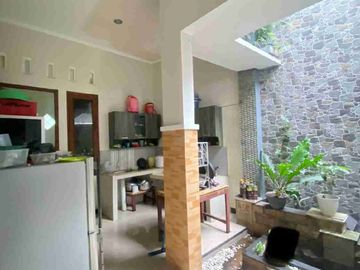 DIJUAL RUMAH DAN JOGLO KAYU JATI BARAT KAMPUS UII KALIURANG