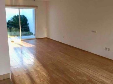 CASA EN RENTA EN FRACC LA MARINA con acceso directo al parque Metropolitano