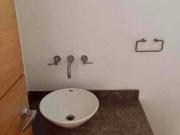 CASA EN RENTA EN FRACC LA MARINA con acceso directo al parque Metropolitano
