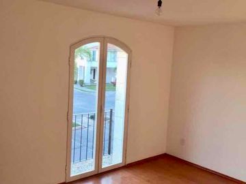 CASA EN RENTA EN FRACC LA MARINA con acceso directo al parque Metropolitano