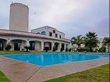 CASA EN RENTA EN FRACC LA MARINA con acceso directo al parque Metropolitano