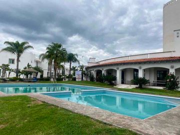 CASA EN RENTA EN FRACC LA MARINA con acceso directo al parque Metropolitano