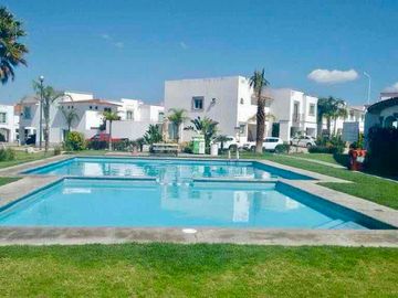 CASA EN RENTA EN FRACC LA MARINA con acceso directo al parque Metropolitano