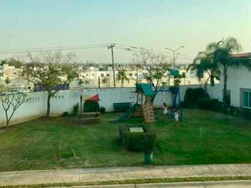 CASA EN RENTA EN FRACC LA MARINA con acceso directo al parque Metropolitano