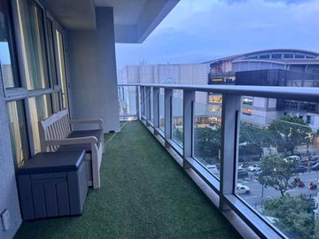 1 Bedroom with Balcony One Serendra Condo For Rent Bgc Taguig