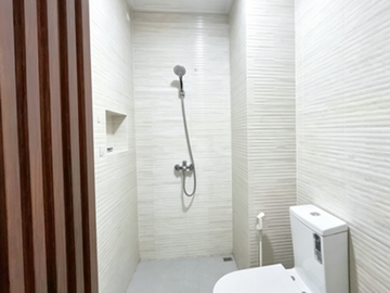 rumah baru 2 lantai siap huni 
galaxy Bekasi Selatan