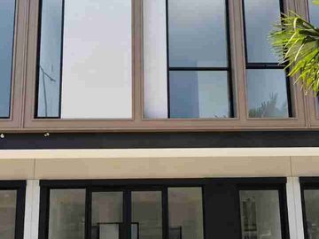 Disewakan Ruko Siap Pakai
Lakeview Hive Crest
Park Serpong